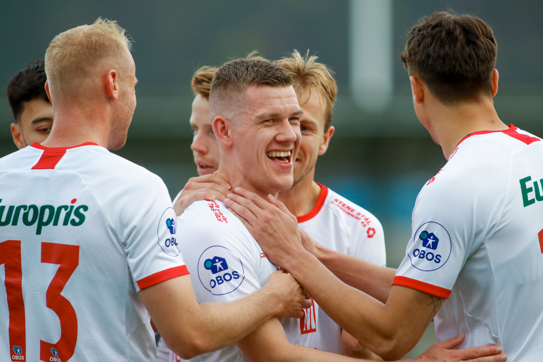 MicrosoftTeams-image (50)Bergen 20231008. Fredrikstads Jóannes Bjartalíd jubler etter 0-3 målet under 1. divisjonskampen i fotball mellom Åsane og Fredrikstad på Åsane Arena .Foto: Tuva Åserud / NTB.png