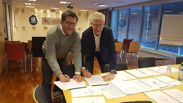 Leif Øverland i Norsk Toppfotball og Jørgen Andreassen i Netlife Research. Foto: Thomas Torjusen